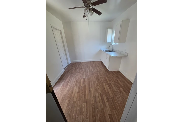 $1500 : Rento Casita 90059 image 6