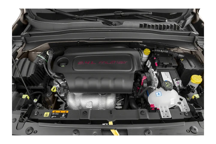 2018 Renegade Latitude image 9