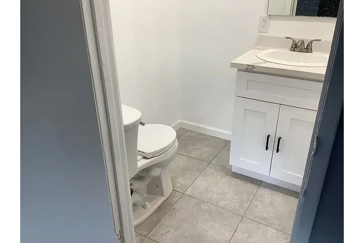 $950 : Modern 1BD 1BT available image 2