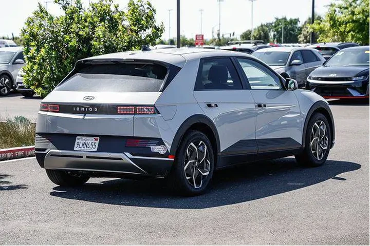 $25491 : Hyundai IONIQ 5 2024 SEL 4dr image 5