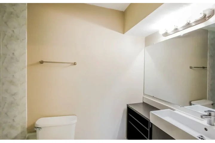 $2500 : 3 bedroom home in Miami image 6