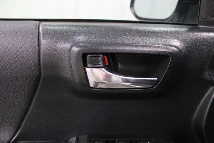 $26977 : Toyota Tacoma 2019 4x4 TRD P image 8