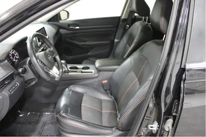 $17989 : Nissan Altima 2022 2.5 SR 4d image 3