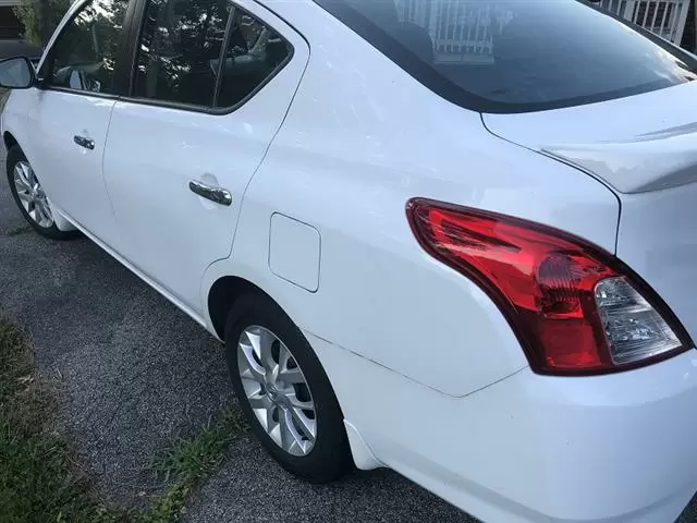 $4900 : 2017 Nissan Versa SV Sedan image 3