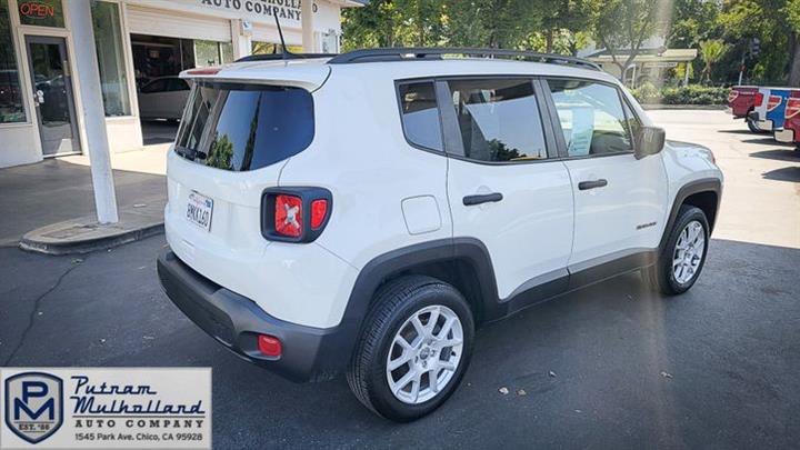 2019 Renegade Sport 4WD image 4