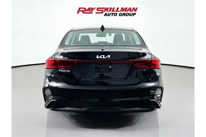 $17975 : Kia Forte 2023 LXS 4dr Sedan image 6