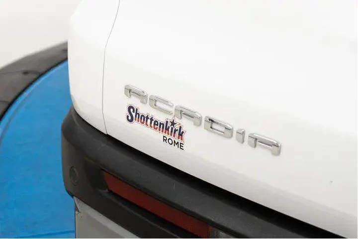 $33760 : GMC Acadia 2025 Elevation 4d image 9