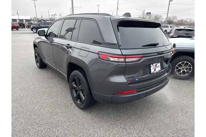 $27990 : Jeep Grand Cherokee 2022 4x4 image 3