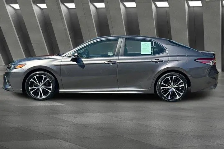 $19000 : Toyota Camry 2018 SE 4dr Sed image 8