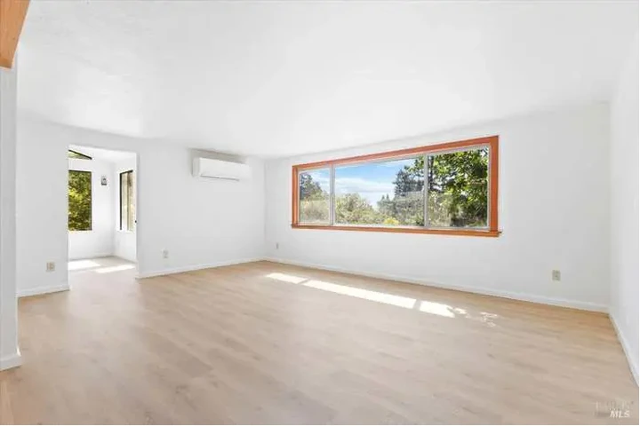 $900 : 3 bedroom and 2 bathrooms image 8
