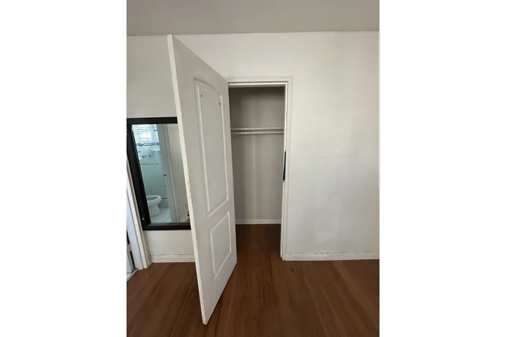 $1 : CUARTO POR RENTA / ROOM FOR RE image 4