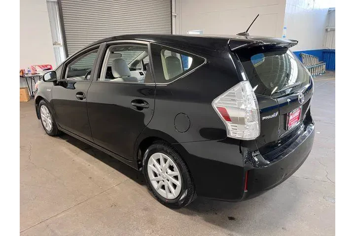 $13543 : Toyota Prius v 2012 image 3