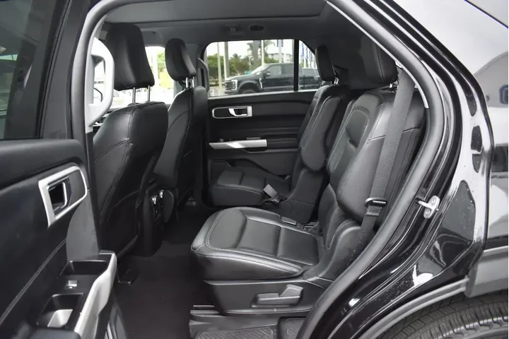 $30990 : Ford Explorer 2022 AWD XLT 4 image 9