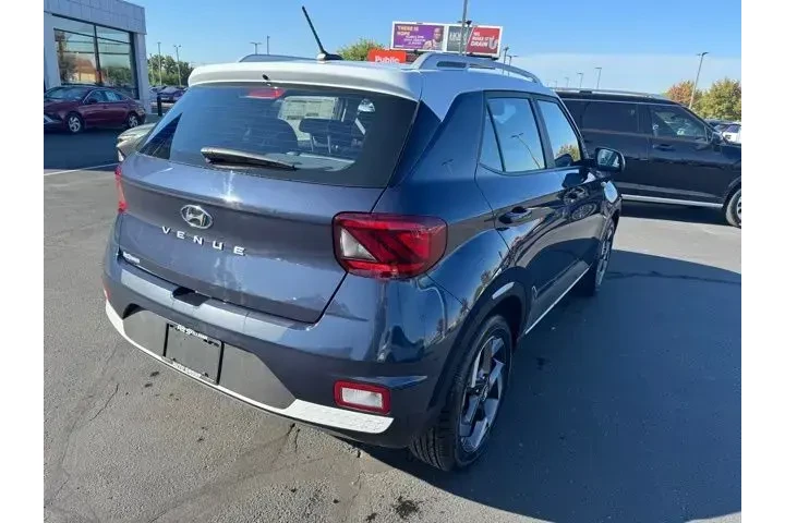 $24825 : Hyundai VENUE 2026 SEL 4dr C image 7