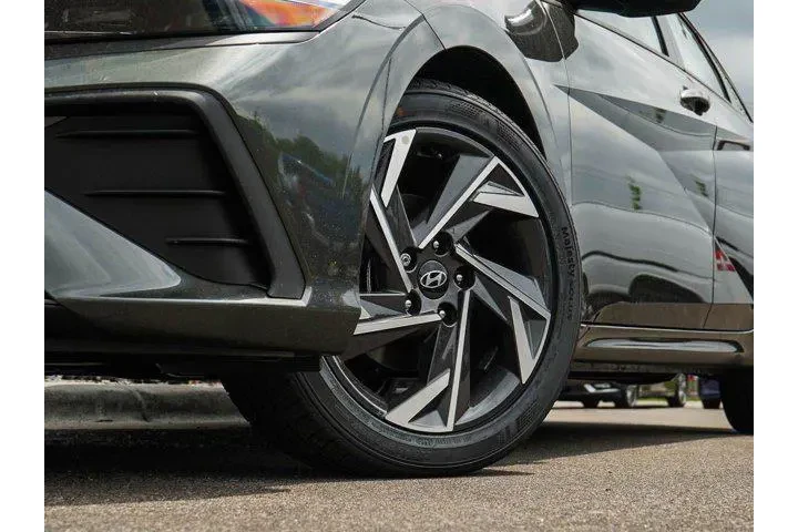 $24000 : Hyundai ELANTRA 2025 SEL Spo image 5