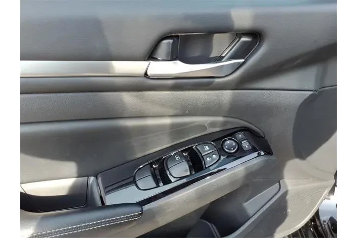 $25495 : Nissan Altima 2024 2.5 SL 4d image 3