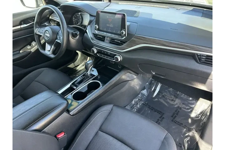 $17296 : Nissan Altima 2023 2.5 SV 4d image 8