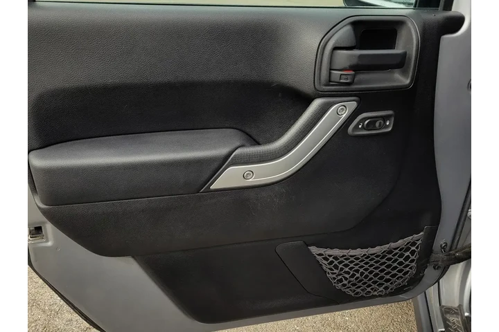 $17777 : Jeep Wrangler Unlimited 2014 image 10