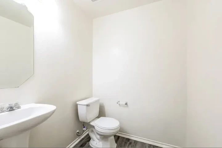 $1300 : Low income single family house image 9