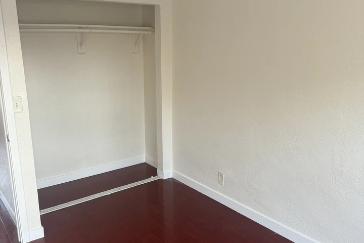 $1600 : 1 REC, 1 BAÑO, COMPTON image 6