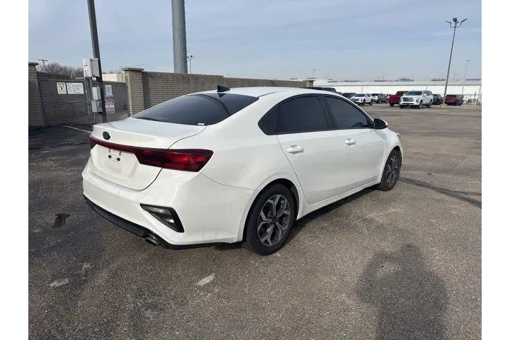 $13982 : Kia Forte 2019 LXS 4dr Sedan image 7