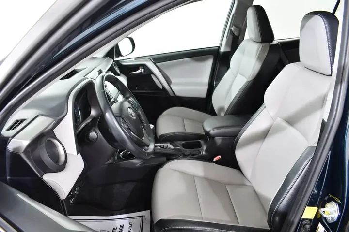 $17955 : Toyota RAV4 2017 AWD Limited image 6