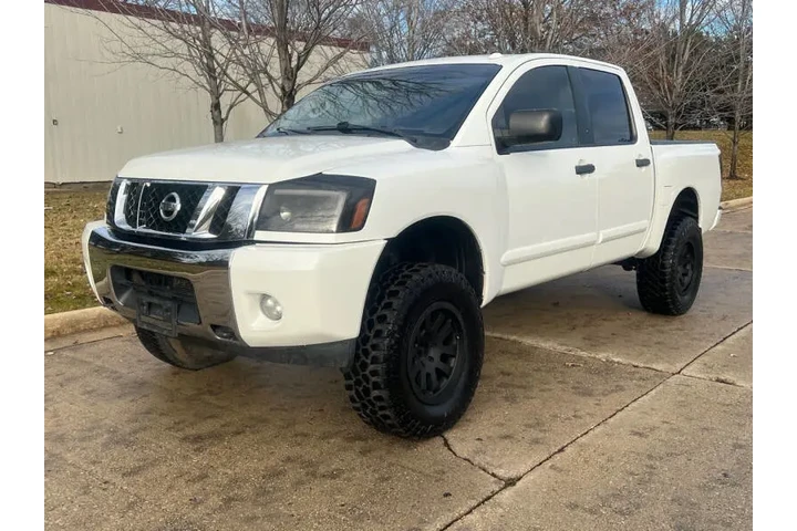 $12997 : 2014 Titan SV image 4