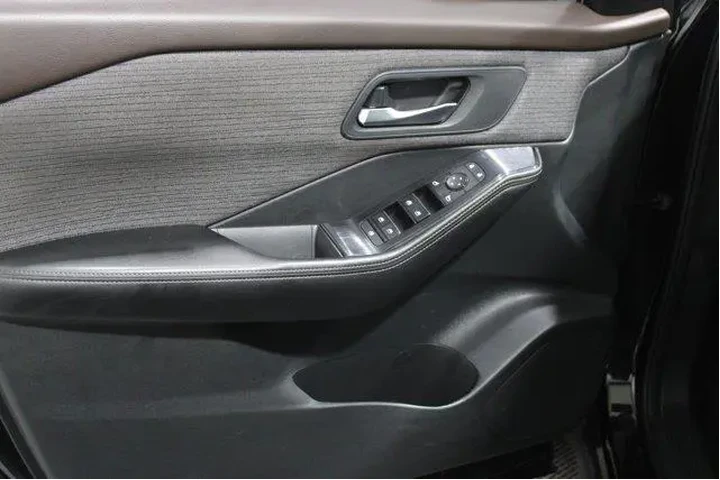 $21905 : Nissan Rogue 2021 AWD SV 4dr image 3