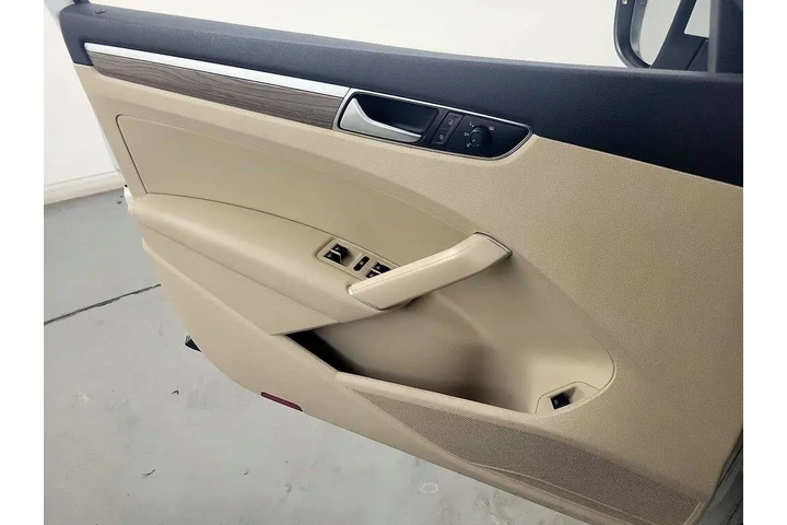 $13599 : Volkswagen Passat 2018 2.0T image 4