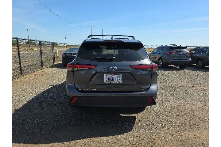 $34900 : Toyota Highlander 2022 XLE 4 image 6