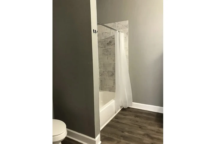 $900 : Newly renovated Hardwood floor image 5