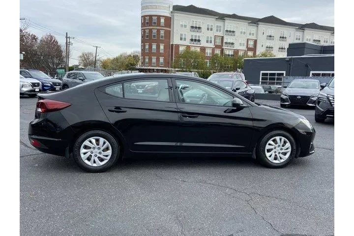 Hyundai ELANTRA 2020 SE 4dr image 3