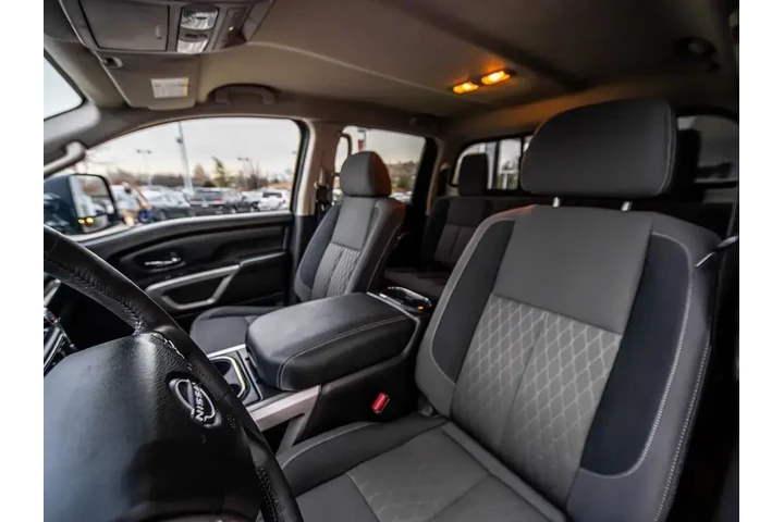 $38988 : Nissan Titan 2024 4x4 SV 4dr image 8