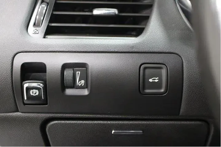 $18982 : Chevrolet Impala 2020 LT 4dr image 9