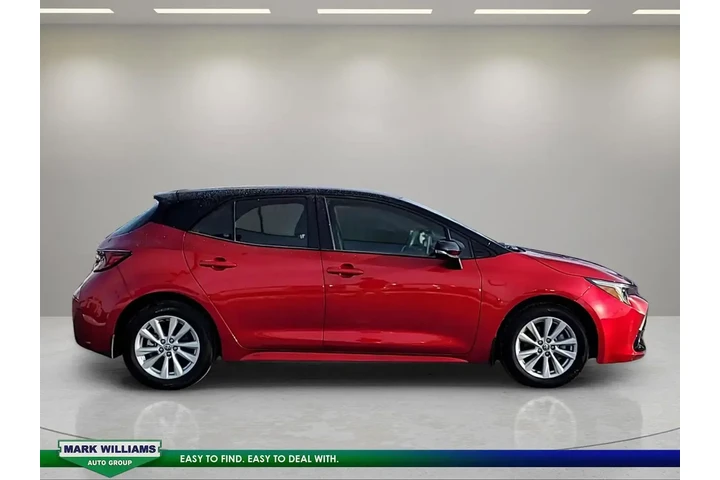 $23949 : Toyota Corolla Hatchback 202 image 9