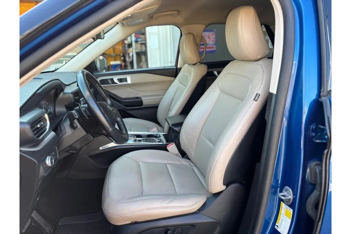 2020 Explorer XLT image 7