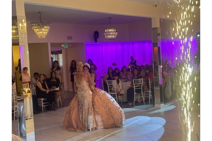 Hermoso salón de fiestas 💐🌷 image 5