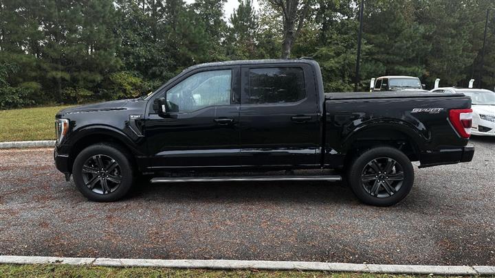 $55800 : PRE-OWNED 2023 FORD F-150 LAR image 10