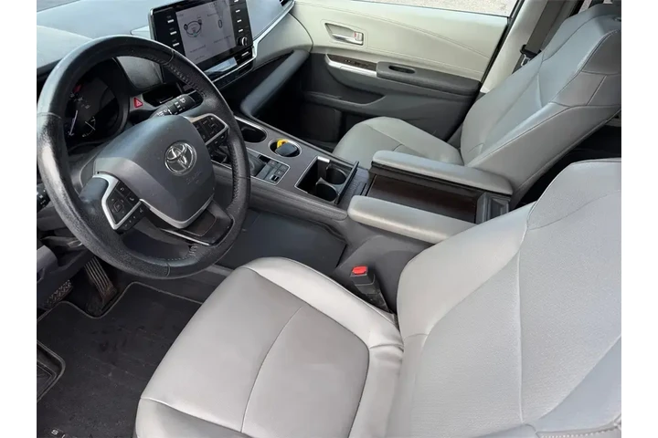 $38500 : Toyota Sienna 2021 AWD XLE 7 image 4