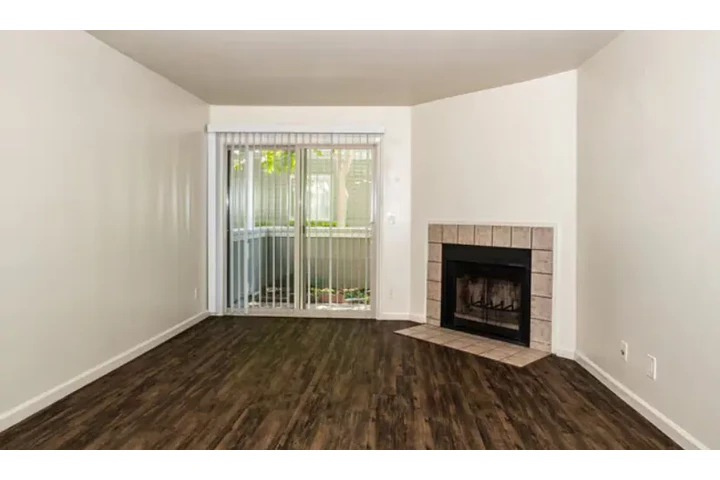 $1300 : 8123 Sunrise Blvd, Citrus Heig image 5