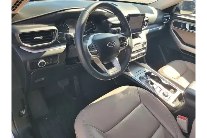 $31435 : Ford Explorer 2023 AWD XLT 4 image 9