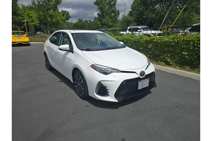 $16995 : Toyota Corolla 2017 XSE 4dr image 1