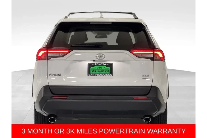 $17988 : 2021 RAV4 XLE image 4