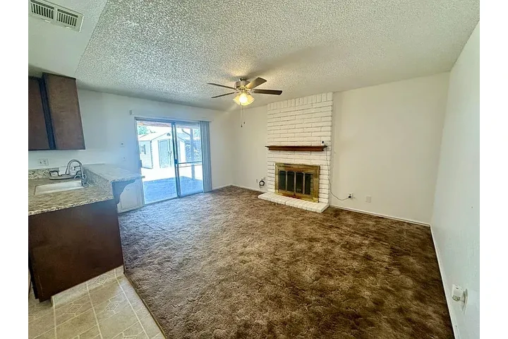 $2000 : CHARMING SINGLE FAM HOME image 7