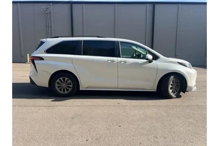 $37999 : Toyota Sienna 2022 XLE 8-Pas image 7