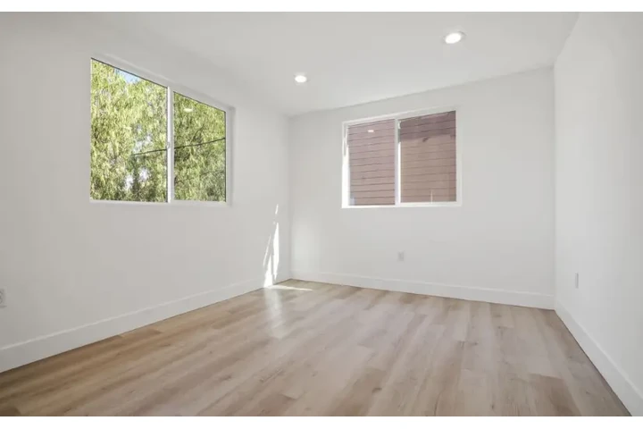 $2780 : 3bed and 2bath in Koreantown image 5