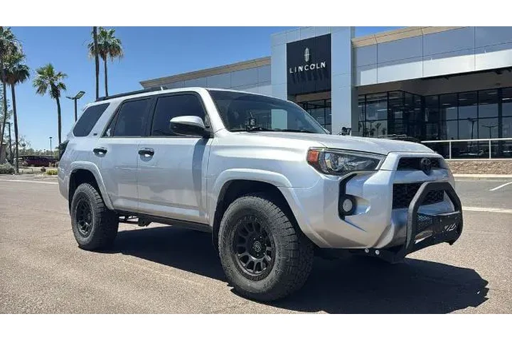 $31258 : Toyota 4Runner 2016 4x4 SR5 image 2