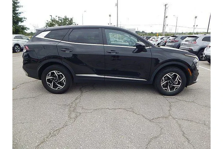 $25988 : Kia Sportage 2024 AWD LX 4dr image 2