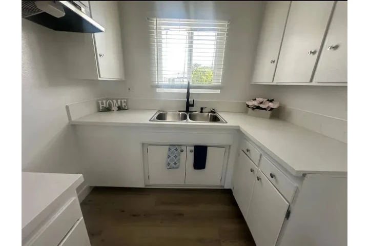 $1000 : espacioso de 1 dormitorio image 1