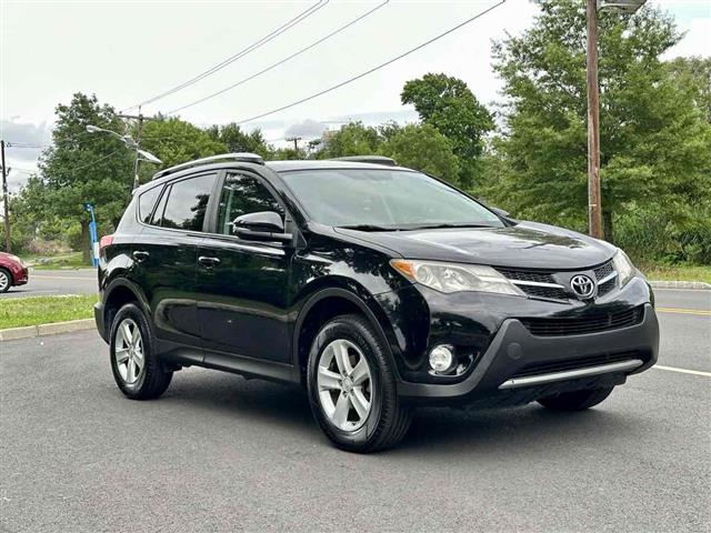 2013 RAV4 XLE image 9